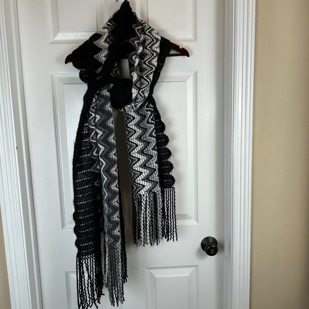 Knit Wrap Shawl Scarf Black White Gray Chevron Zig Zag Bohemian Chic 8'x2.5'